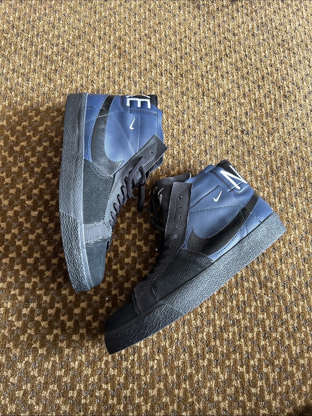 Nike Men’s SB Blazer Mid-Top Black and Navy Premium Sneakers